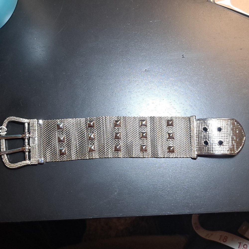 Silver-toned Buckle Bracelet